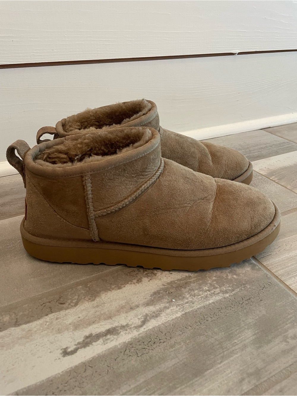 Ugg Ultra Mini Women’s Size 9